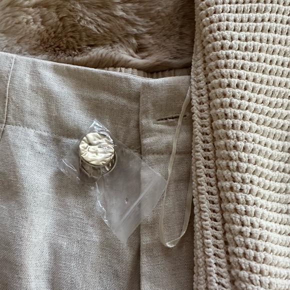 House of Harlow shorts set - Picture 3 of 3